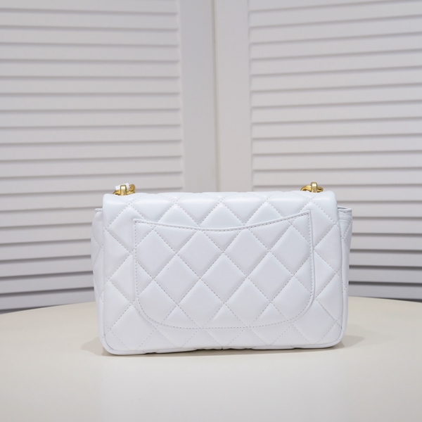 シャネルバッグ側面デザイン